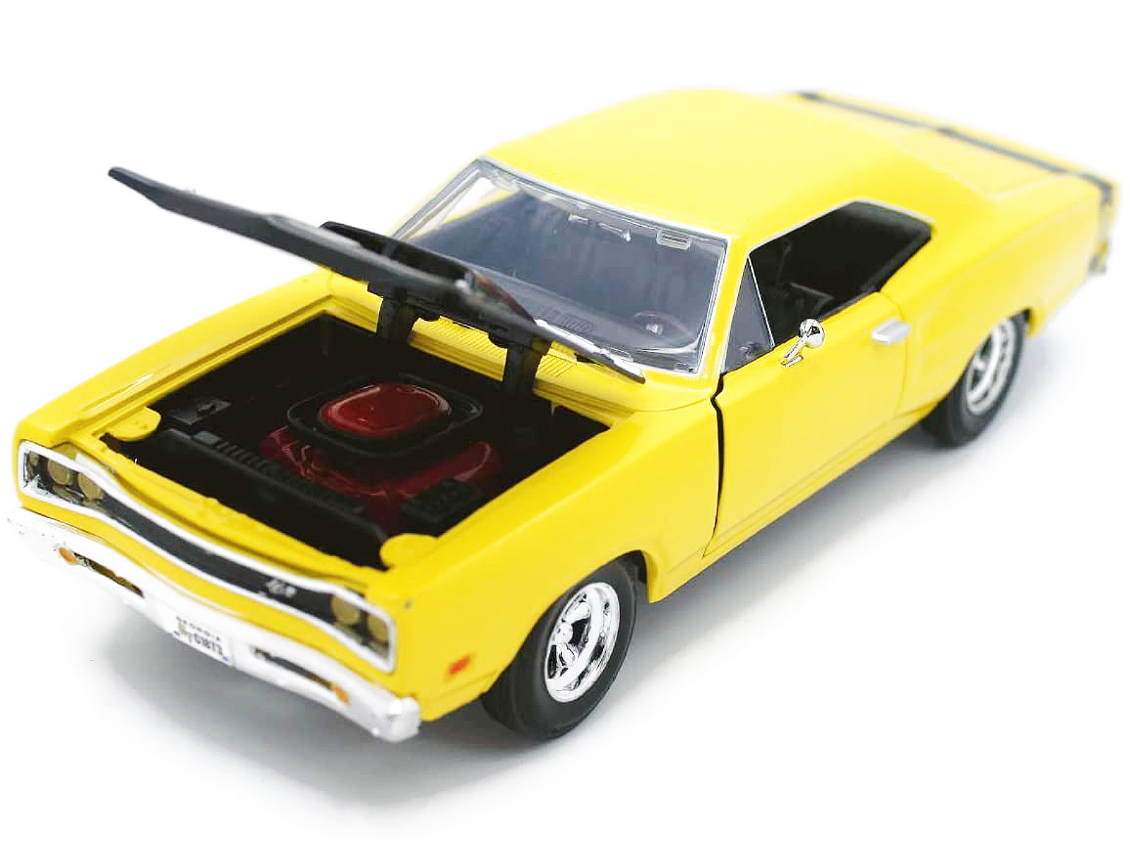 1969 Dodge Coronet Super Bee Yellow 1/24 Diecast Car Model by Motormax thumbnail 2