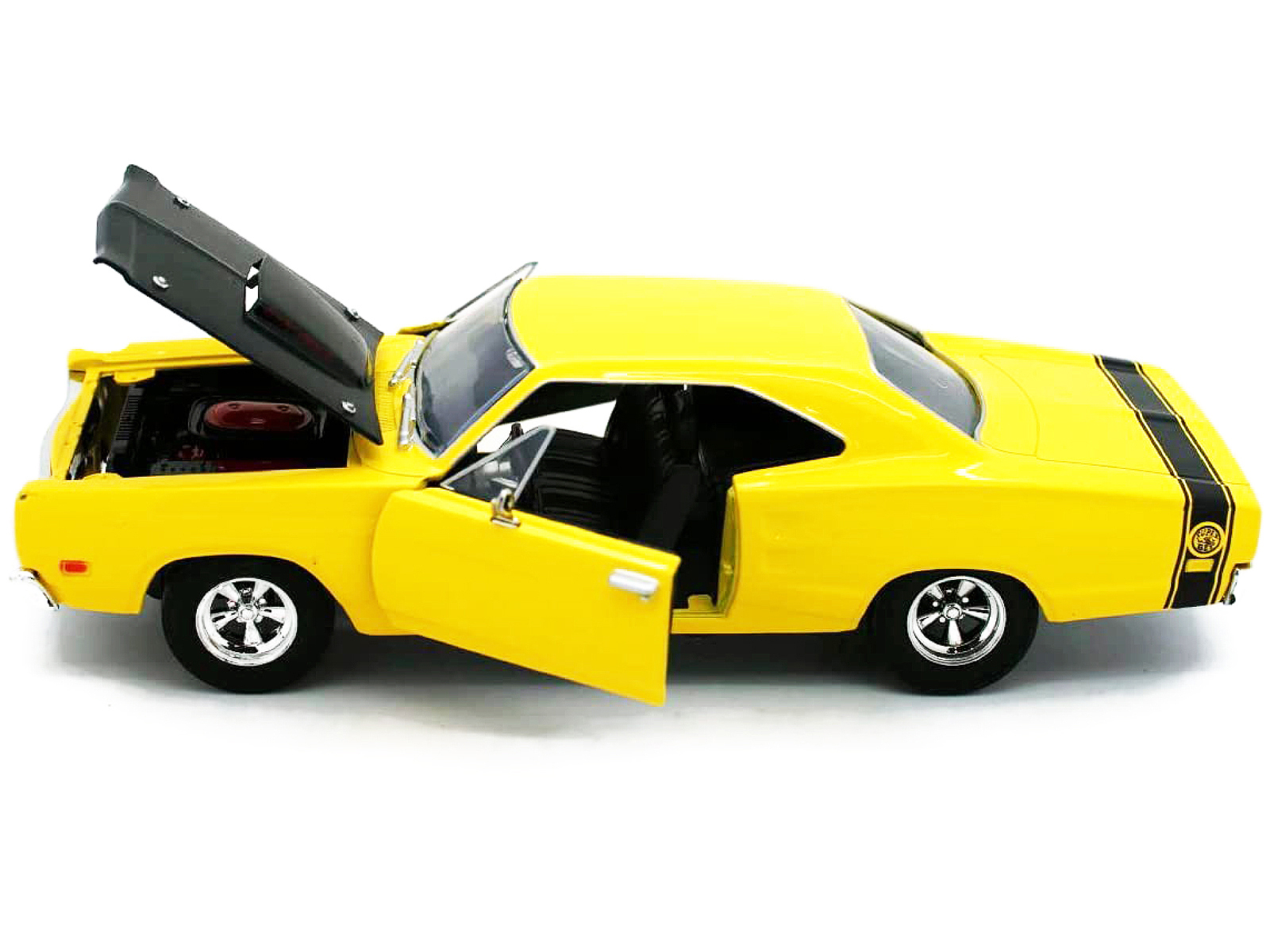 1969 Dodge Coronet Super Bee Yellow 1/24 Diecast Car Model by Motormax thumbnail 3