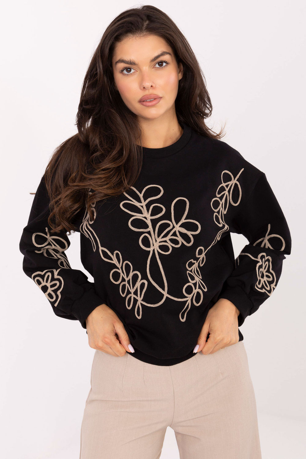Sweatshirt model 218383 Relevance
