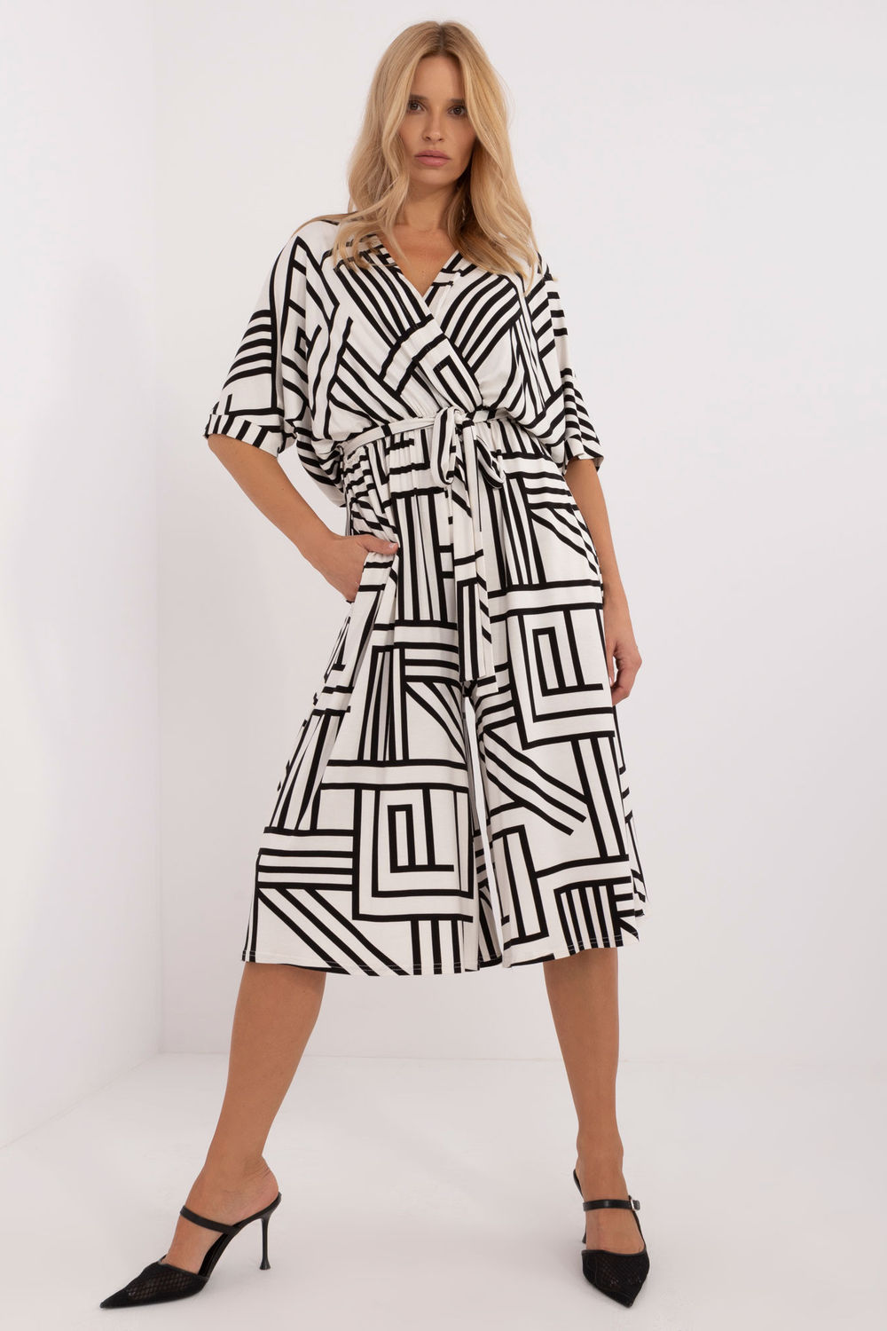 Suit model 214445 Lakerta