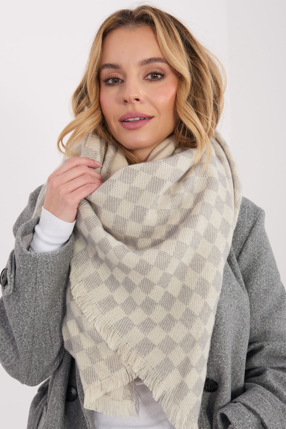 Shawl model 222302 AT