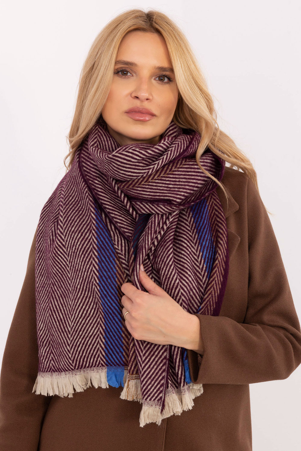 Shawl model 206037 AT