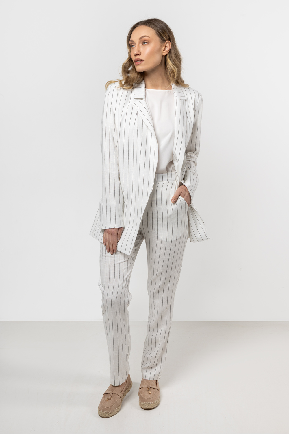 Women trousers model 212251 awama