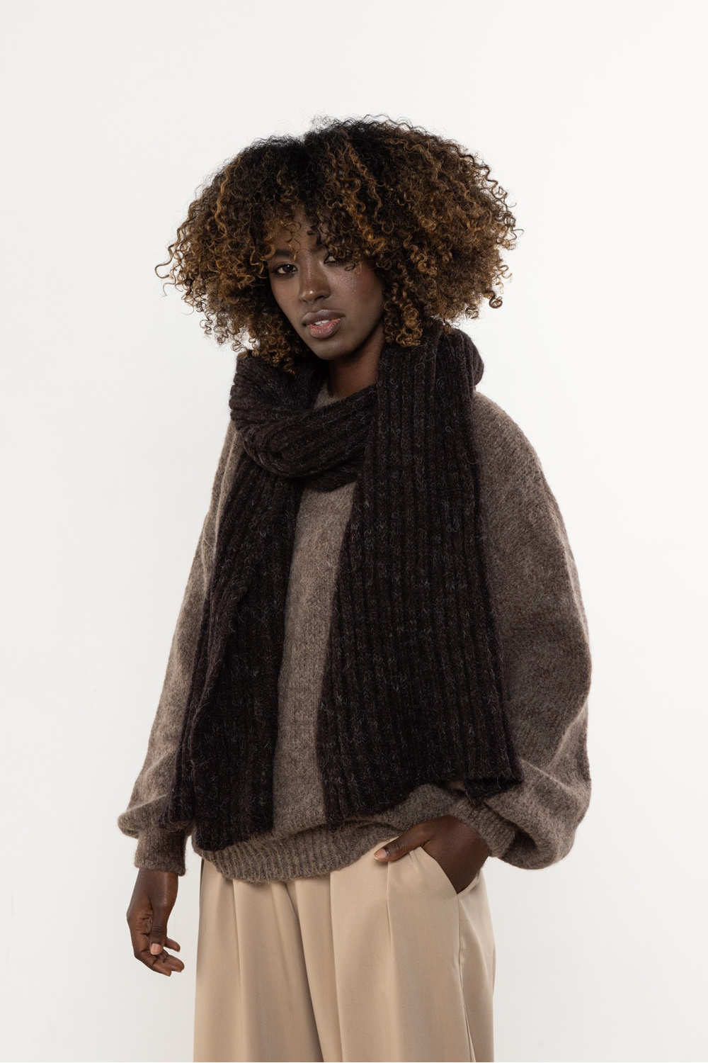 Shawl model 220842 awama