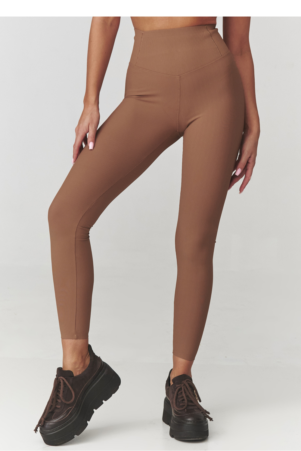 Long leggings model 220768 Makadamia
