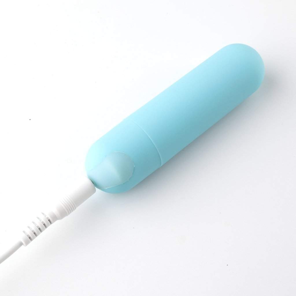 SERA MAIA CLITORAL LAY ON VIBRATOR