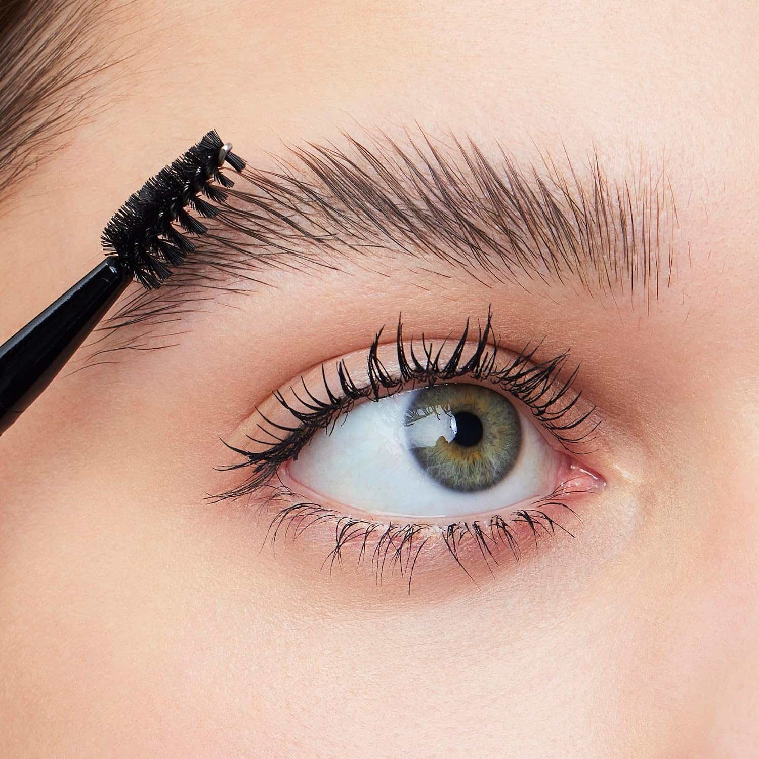 e.l.f. Brow Lift Applicator, Dual-Ended Eyebrow Brush For Grooming & Lifting Brows & Applying Brow Wax, Creates A Fluffy Feathered Look thumbnail 2