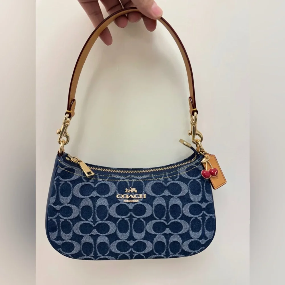 Coach Teri Shoulder Bag in Signature Denim, Denim/Natural, Style CAF82